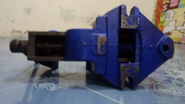 ปากกา RECORD No. 3 และ ประแจเลื่อน BAHCO 12" ปากกา RECORD No. 3 และ ประแจเลื่อน BAHCO 12"