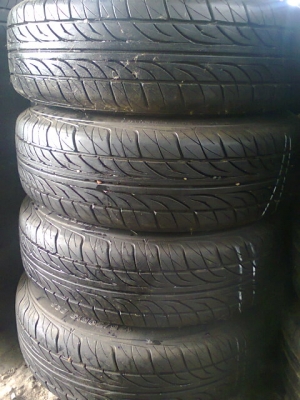 ขายยาง175 70 13 DUNLOP 1ชุด 2500 0806260417 เล็กครับ