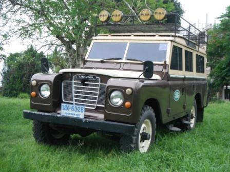 Land Rover Sr.3 เดิม ๆ สภาพสวยกริบ โฟร์วีล ทะเบียนพร้อม Land Rover Sr.3 เดิม ๆ สภาพสวยกริบ โฟร์วีล ทะเบียนพร้อม