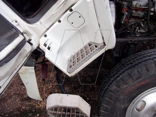 ขาย 6 ล้อใหญ่ FTR อีซุ DECA 195 แรง / ปี 2548 / ตู้แห้ง 10 บาน ( สภาพพร้อมใช้ )