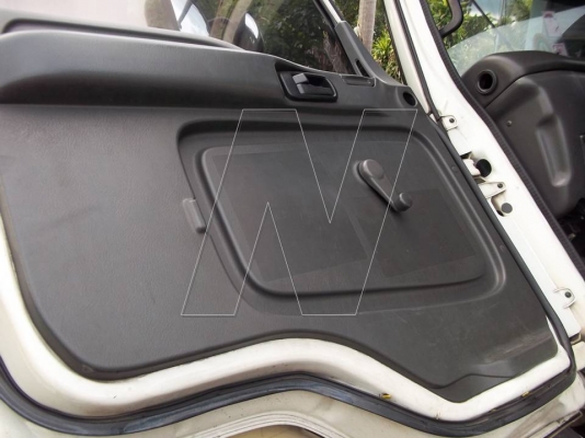 ขาย 6 ล้อใหญ่ FTR อีซุ DECA 195 แรง / ปี 2548 / ตู้แห้ง 10 บาน ( สภาพพร้อมใช้ )