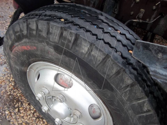 ขาย 6 ล้อใหญ่ FTR อีซุ DECA 195 แรง / ปี 2548 / ตู้แห้ง 10 บาน ( สภาพพร้อมใช้ )