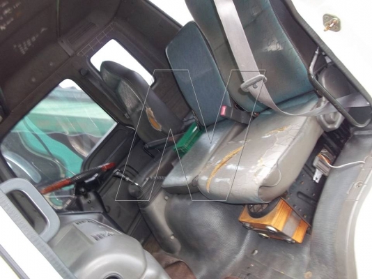 ขาย 6 ล้อใหญ่ FTR อีซุ DECA 195 แรง / ปี 2548 / ตู้แห้ง 10 บาน ( สภาพพร้อมใช้ )