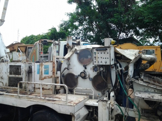 รถปั้มปูน