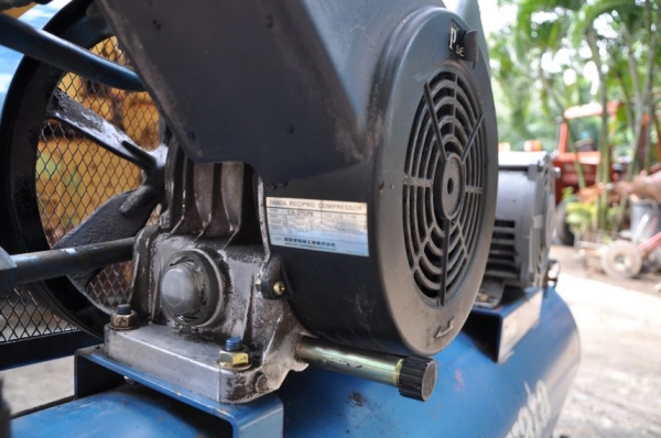 ขายปั้มลม IWATA สภาพสวยเดิมจากญี่ปุ่นยังไม่เคยใช้ในไทย 18,000 เท่านั้น!!