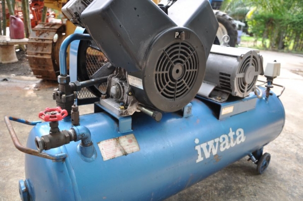 ขายปั้มลม IWATA สภาพสวยเดิมจากญี่ปุ่นยังไม่เคยใช้ในไทย 18,000 เท่านั้น!!