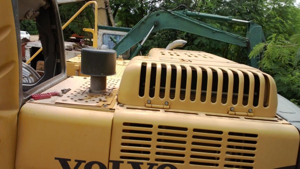 (ลองเสนอราคา...)รถขุดVOLVO EC210B ใหม่ป้ายแดง..หินตกใส่....