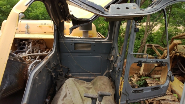 (ลองเสนอราคา...)รถขุดVOLVO EC210B ใหม่ป้ายแดง..หินตกใส่....