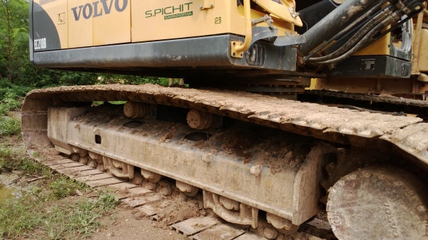 (ลองเสนอราคา...)รถขุดVOLVO EC210B ใหม่ป้ายแดง..หินตกใส่....