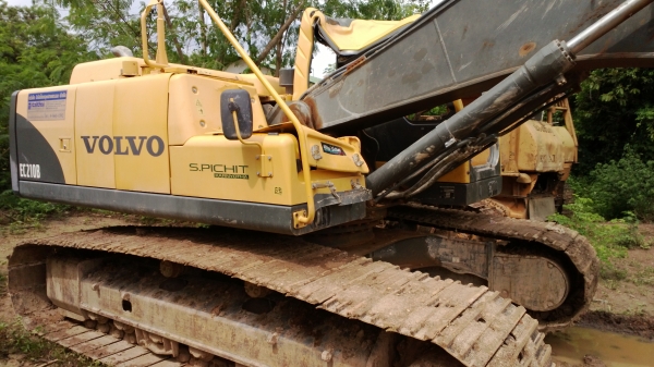 (ลองเสนอราคา...)รถขุดVOLVO EC210B ใหม่ป้ายแดง..หินตกใส่....