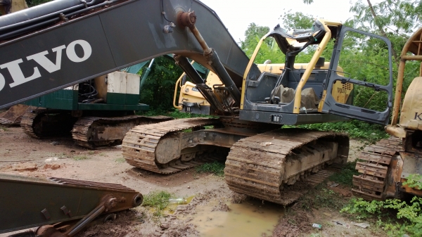 (ลองเสนอราคา...)รถขุดVOLVO EC210B ใหม่ป้ายแดง..หินตกใส่....