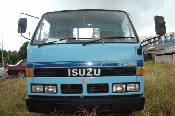 ขายรถ 4 ลัอรถห้างแท้สภาพพร้อมใช้งาน