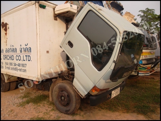 ขายด่วน รถบรรทุก 6 ล้อ ISUZU NKR 135 แรง รถห้างแท้ ปึ44 ตู้ 3 บานพร้อมเครื่องทำความเย็น รถสวยพร้อมใช้งาน ราคาสุดคุ้ม