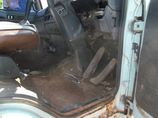 ขายด่วนรถสิบล้อ1เพลาอีชูชูจําโบ้วางเครือง235แรงม้า