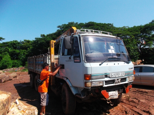 ขายด่วนรถสิบล้อ1เพลาอีชูชูจําโบ้วางเครือง235แรงม้า