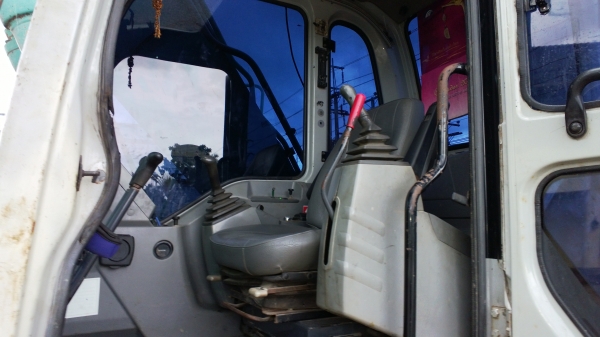 SK200-6 YN09 ช่วงล่างเต็ม มีลายเจาะ สีเดิม เอกสารเล่มทะเบียน