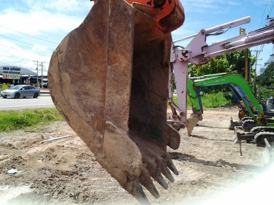 ขาย..รถขุด HITACHI EX200-3 รถเก่าญี่ปุ่นแท้ เอกสารใบอินวอยล์.