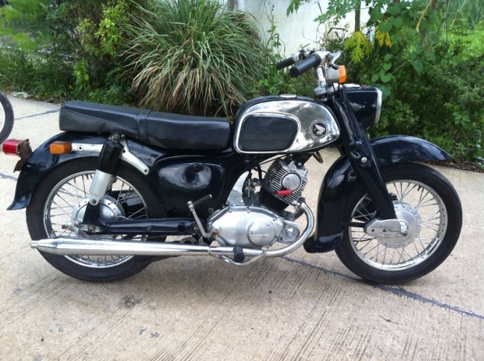 ขาย c92 ของครบ แท้ๆ สวยๆ ทะเบียนโอน เครื่องดีโครตๆ ของเดิมทั้งคัน สีสวยๆ หวาน