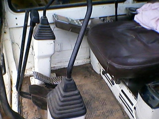 KOMATSU PC 200-5 รถบอดี้สวยจัดแห้งดีทั้งคัน เครื่องแน่นแรงดีปั๊มเดิมๆทำงานเร็วไม่มีโหลด ภายในเก๋งสะอาดคอนโทรลยาว แอร์เย็น ภายนอกบูมอาร์มสวยไม่มีแตกไม่มีดาม ช่วงล่างเอวแน่นดี โซ่กับใบแทรก 80 หนาดีประมาณ 70\% พร้อมทำงานได้เลย เอกสารสัญญาซื้อขาย ราคาต่อรองได้ KOMATSU PC 200-5 รถบอดี้สวยจัดแห้งดีทั้งคัน เครื่องแน่นแรงดีปั๊มเดิมๆทำงานเร็วไม่มีโหลด ภายในเก๋งสะอาดคอนโทรลยาว แอร์เย็น ภายนอกบูมอาร์มสวยไม่มีแตกไม่มีดาม ช่วงล่างเอวแน่นดี โซ่กับใบแทรก 80 หนาดีประมาณ 70\% พร้อมทำงานได้เลย เอกสารสัญญาซื้อขาย ราคาต่อรองได้