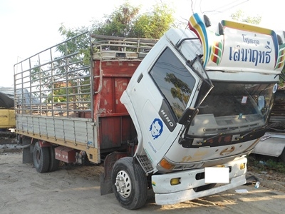 ขายรถบรรทุก6ล้อHINO FC2WHLA พร้อมคอกสูง2.05เมตร เครื่องดี คัทซีสวยไม่มีบวม