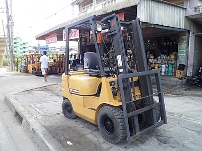 ขายรถยกมิตซูบิชิ 1.5 ตัน (รุ่นใหม่)  กระบอกคู่  เครื่องเบนซิน  เสาสูง 3 เมตร  พวงมาลัยเพาเว่อร์  สีเดิมจากนอก นำเข้าจากญี่ปุ่น ใช้งานได้ทันที