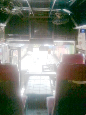 ขายรถบัสพัดลม12เมตรนิสสันทั้งชุดคัสซ๊8นิ้ว575000บาท มีให้เลือก 5คันครับ