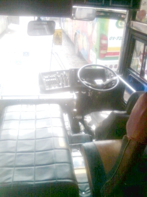 ขายรถบัสพัดลม12เมตรนิสสันทั้งชุดคัสซ๊8นิ้ว575000บาท มีให้เลือก 5คันครับ