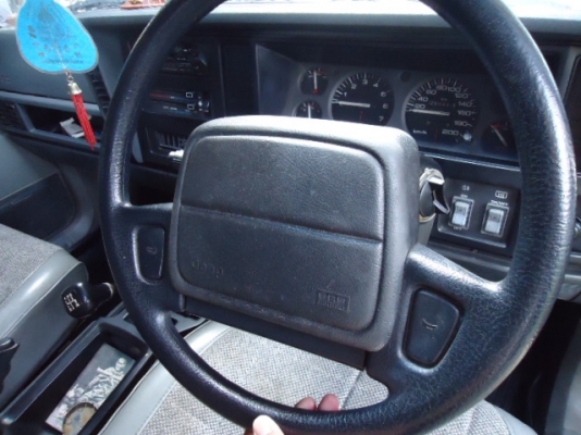 ขาย JEEP CHEROKEE 2.5 (2,500CC) MANUAL ปี97 สภาพดีเครื่องแน่นๆครับ เครื่องเดิมๆ พร้อมใช้งานครับ แอร์เย็นๆ ระบบไฟฟ้าใช้ได้หมดครับ ไม่เคยติดแก๊สครับ อยู่เชียงใหม่ ยางสี่เส้นใหม่ๆเลยครับ และสายพานใหม่ๆครับ ดูแลรักษาเครื่องยนต์ตลอด