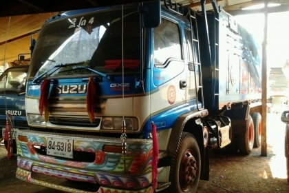 ขาย 10ล้อ2เพลาดั๊ม ISUZU DECA 270 EURO l (ยูโรวัน) ปี46 FXZ23NZPFT  กระดั๊มมิเนียม ลายสวยจัด พื้นดีไม่ผุ เครื่องเดิม เกียร์เดิม แห้งดี แรงไม่ตก ไม่หลวม ช่วงล่างสวยคัสซีดี ยางสวย10เส้น แอร์ พร้อม ภายในสวย คอนโซลครบ สะอาด หัวบางไม่ผุ ยางดี10เส้น ระบบลากพ่วง