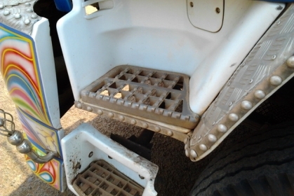 ขาย 10ล้อ2เพลาดั๊ม ISUZU DECA 270 EURO l (ยูโรวัน) ปี46 FXZ23NZPFT  กระดั๊มมิเนียม ลายสวยจัด พื้นดีไม่ผุ เครื่องเดิม เกียร์เดิม แห้งดี แรงไม่ตก ไม่หลวม ช่วงล่างสวยคัสซีดี ยางสวย10เส้น แอร์ พร้อม ภายในสวย คอนโซลครบ สะอาด หัวบางไม่ผุ ยางดี10เส้น ระบบลากพ่วง