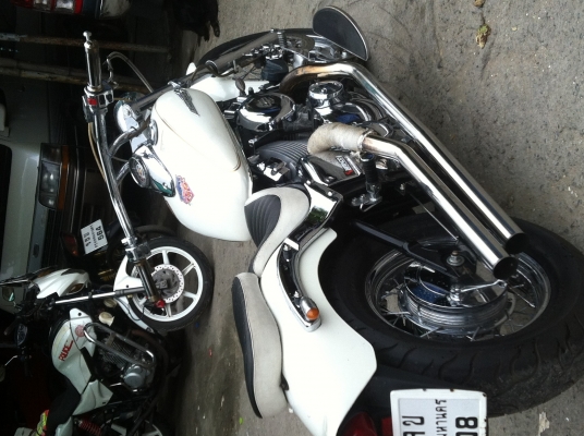 ขายYamaha dragstar 400 สีขาวสภาพสวย ทะเบียนพร้อม