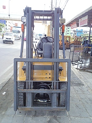 ขายรถยกมิตซูบิชิ 1.5 ตัน (รุ่นใหม่)  กระบอกคู่  เครื่องเบนซิน  เสาสูง 3 เมตร  พวงมาลัยเพาเว่อร์  สีเดิมจากนอก นำเข้าจากญี่ปุ่น ใช้งานได้ทันที