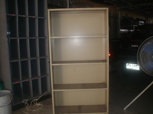 ช่างนัยหมอชิตคุณครับ**ตู้เหล็กมีช่องหลายชั้น  ประโบชน์มากมาย มี 1 ตู้  ราคา1800บาท