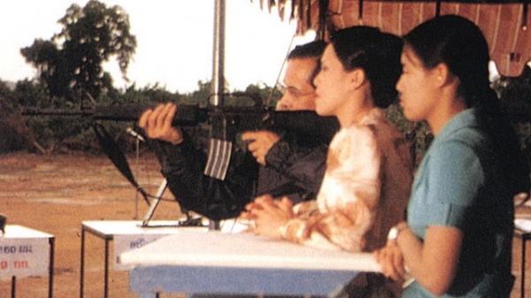 แจก ภาพถ่ายในหลวงยิงปืน แจกฟรี