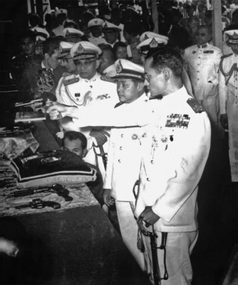 แจก ภาพถ่ายในหลวงยิงปืน แจกฟรี