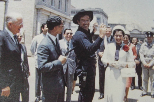 แจก ภาพถ่ายในหลวงยิงปืน แจกฟรี