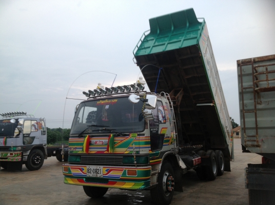 ขายด่วนสิบล้อดั้มสวยๆ ขายด่วนสิบล้อดั้มสวยๆ