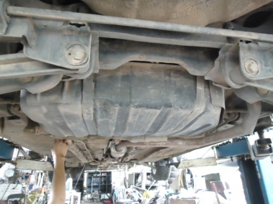 ขาย HYUNDAI  SONATA ปี 96 เกียร์ธรรมดา เครื่องสภาพดีมากเงียบ บล๊อคเดียวกันกับ MITSU EVOLUTION แรงๆ เรียบ ติดแก๊ส LPGลงเล่มแล้ว ใช้ได้สองระบบ   พร้อมวิ่งทางไกลเอกสารพร้อมโอน เลขทะเบียนสวยๆด้วย  แม็กขอบ 17&quot; ยางใหม่ๆ ช่วงล่างไม่มีปัญหา  ช่วงล่างแน่นๆ ระ