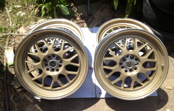 ขายล้อลาย BBS ขอบ 18x8 ออฟ38 5/114.3 สีทอง สวยๆ ครับ ขายล้อลาย BBS ขอบ 18x8 ออฟ38 5/114.3 สีทอง สวยๆ ครับ