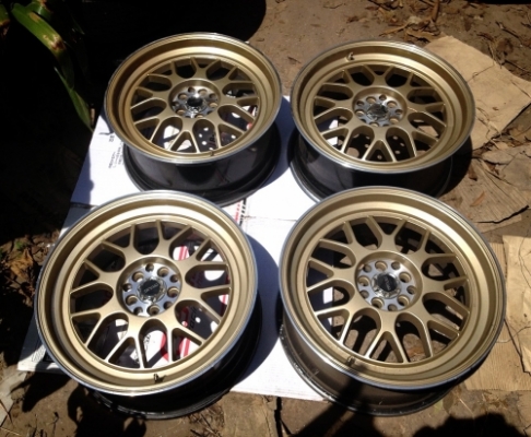 ขายล้อลาย BBS ขอบ 18x8 ออฟ38 5/114.3 สีทอง สวยๆ ครับ