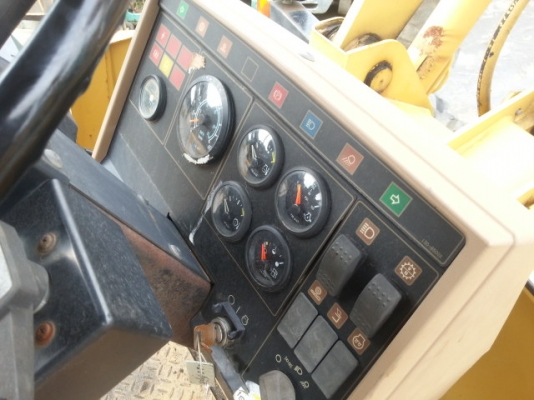 รถตักล้อยาง 910F2-2SS01038  (เทียบเท่า WA100) ชั่วโมงใช้งานน้อย  สภาพสวย  โทร.081-373-0559