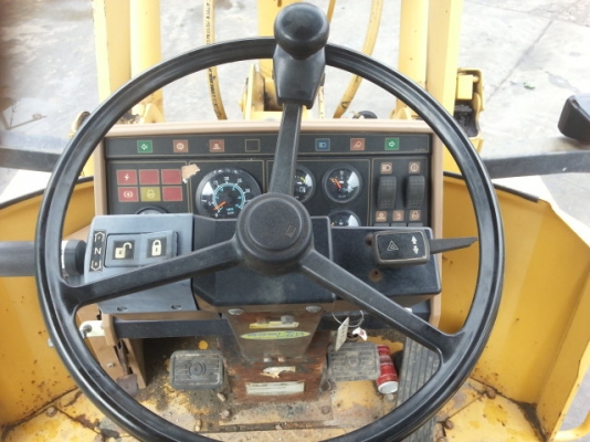 รถตักล้อยาง 910F2-2SS01038  (เทียบเท่า WA100) ชั่วโมงใช้งานน้อย  สภาพสวย  โทร.081-373-0559