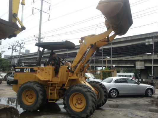 รถตักล้อยาง 910F2-2SS01038  (เทียบเท่า WA100) ชั่วโมงใช้งานน้อย  สภาพสวย  โทร.081-373-0559