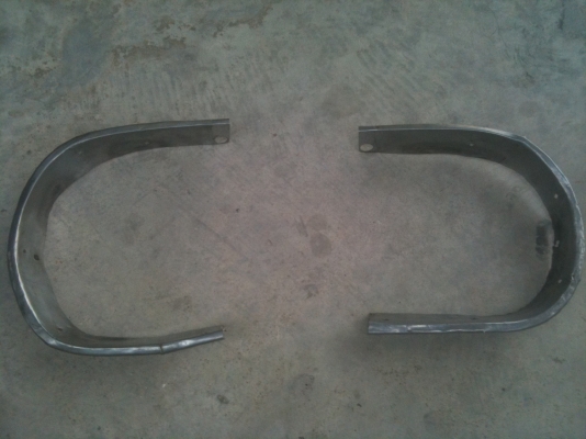 ขายคิ้วตัว C และกรอบไฟหน้า Datsun 521