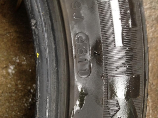 ขายยางKumho ku31 205-45-16 ปลายปี11 ลงพื้นปี12  1ชุด