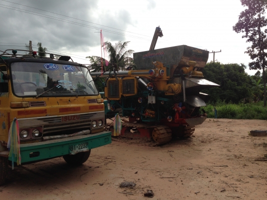 ขายรถ10ล้อ ISUZU JCM เครื่อง 6BF1-175 แรงrn รถหางปลา เพลาเดียว มีหางไฮดรอลิกส์ขึ้นรถเกี่ยว เครื่องดี