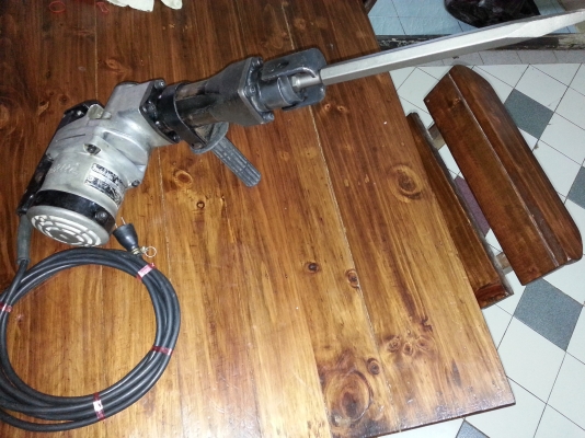 ขายเครื่องสกัดแย็กไฟฟ้ายี่ห้อMAKITA รุ่นHM1201(1130W)พร้อมใช้งาน