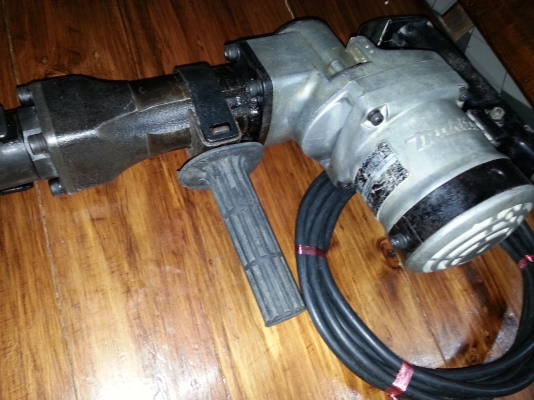 ขายเครื่องสกัดแย็กไฟฟ้ายี่ห้อMAKITA รุ่นHM1201(1130W)พร้อมใช้งาน