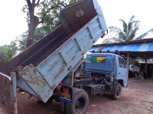 6 ล้อดั้ม isuzu NPR 125 เเรงรถบ้าน