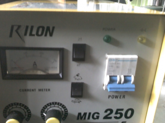 เครื่องเชื่อม MIG ยี่ห้อ RILON เป้นระบบอินเวอร์เตอร์ 250 A.พร้อมถังและอุปกรณ์ป้อนลวด
